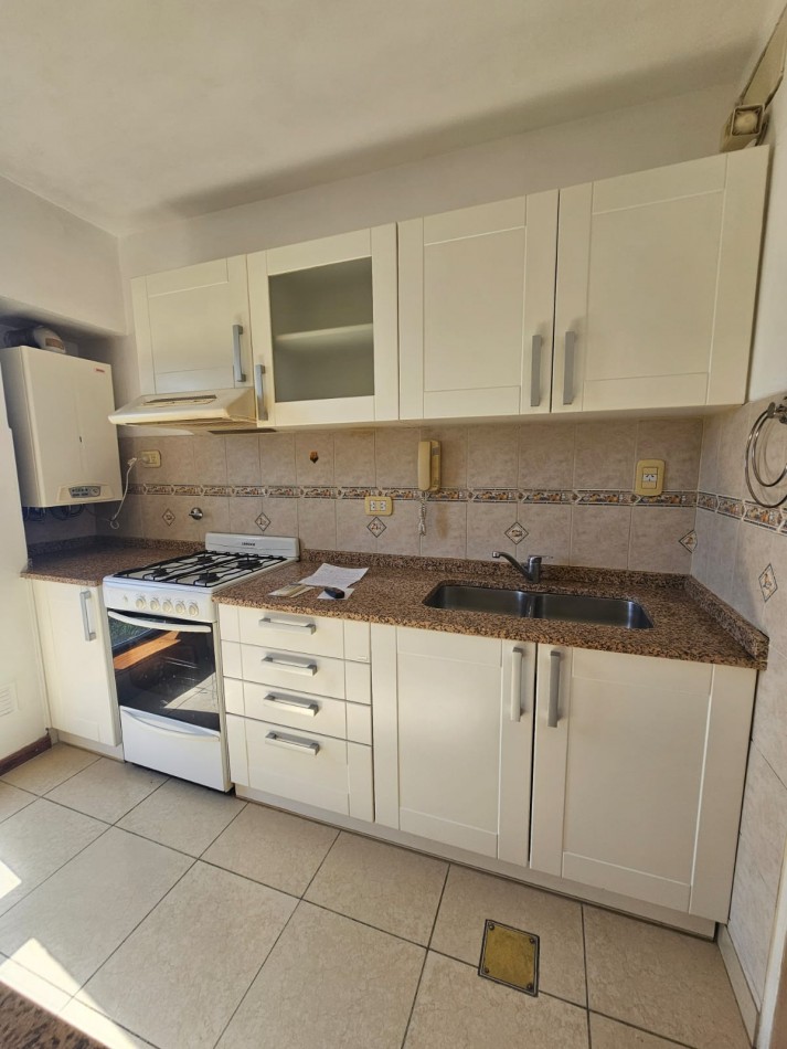 CERVANTES Y SGO. DEL ESTERO. ALQUILER EXCELENTE DEPARTAMENTO 2 DORMITORIOS CON COCHERA. 